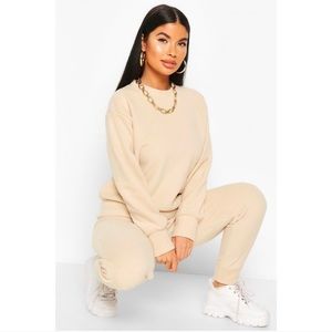 Boohoo two piece lounge set. Crewneck and jogger
